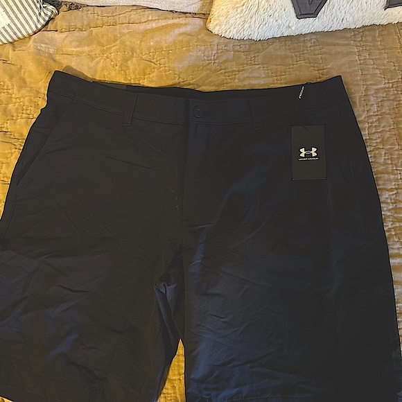 Under Armour Black Athletic Shorts Versatile Performance Wear - Picture 2 of 3